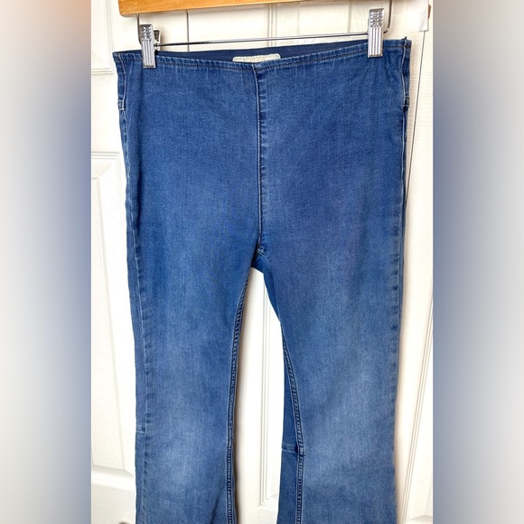 FREE PEOPLE Penny Pull On Jeans Flare Leg Bell Bottoms Blue Wash Mid Rise Boho - Picture 3 of 10